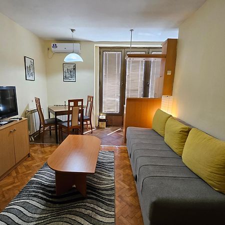 Lovely Square Apartment Purple Velvet Skopje Exterior foto