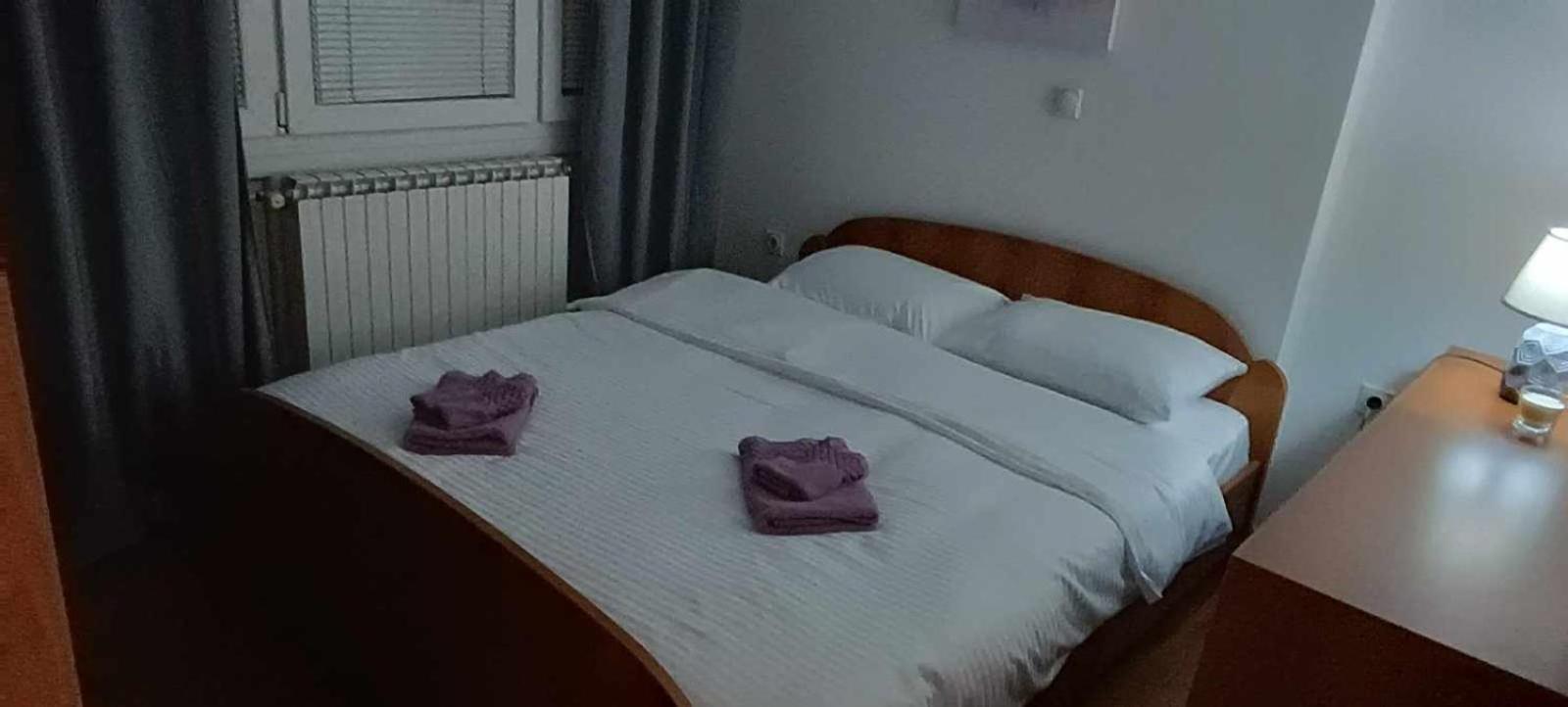 Lovely Square Apartment Purple Velvet Skopje Exterior foto