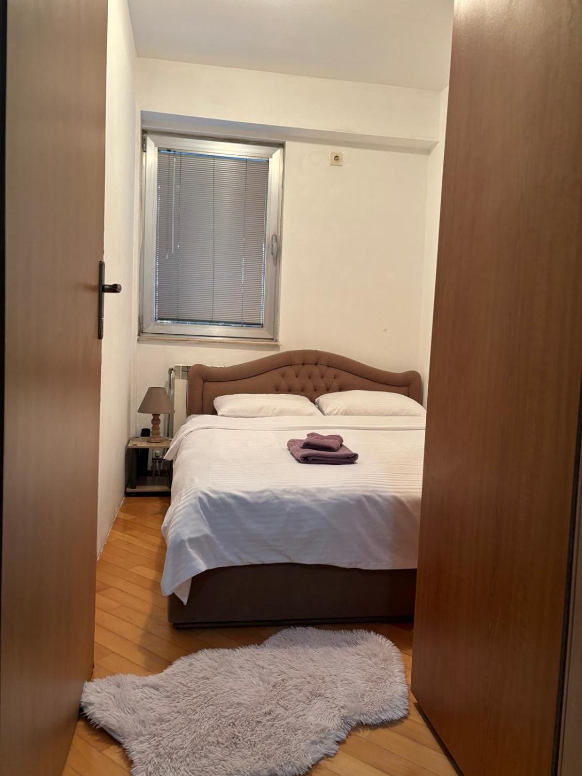 Lovely Square Apartment Purple Velvet Skopje Zimmer foto