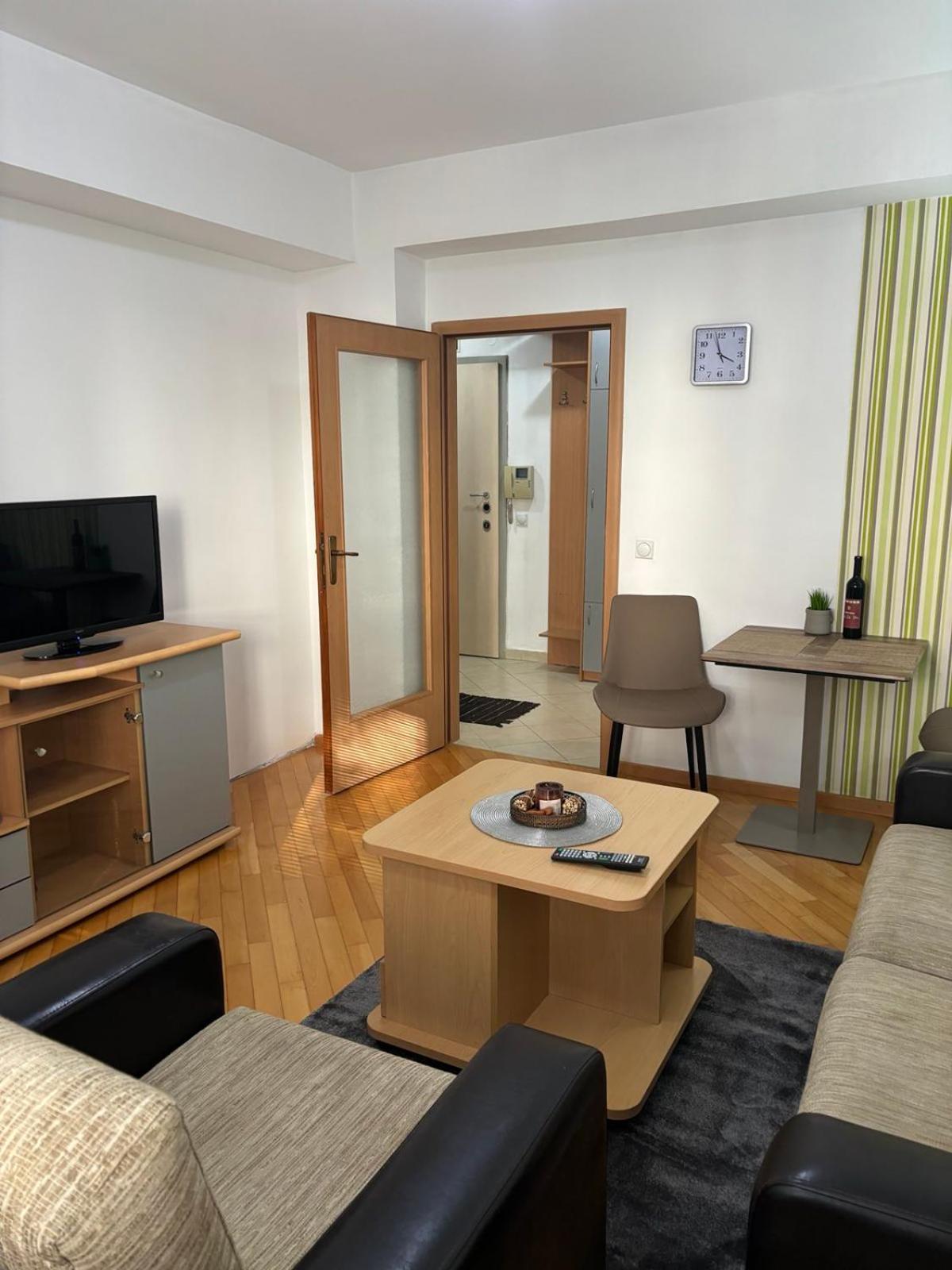 Lovely Square Apartment Purple Velvet Skopje Exterior foto