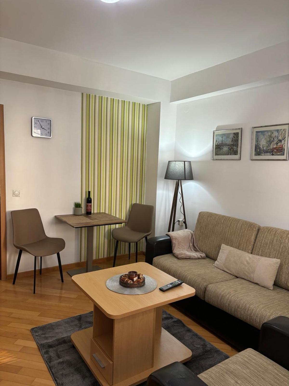 Lovely Square Apartment Purple Velvet Skopje Exterior foto