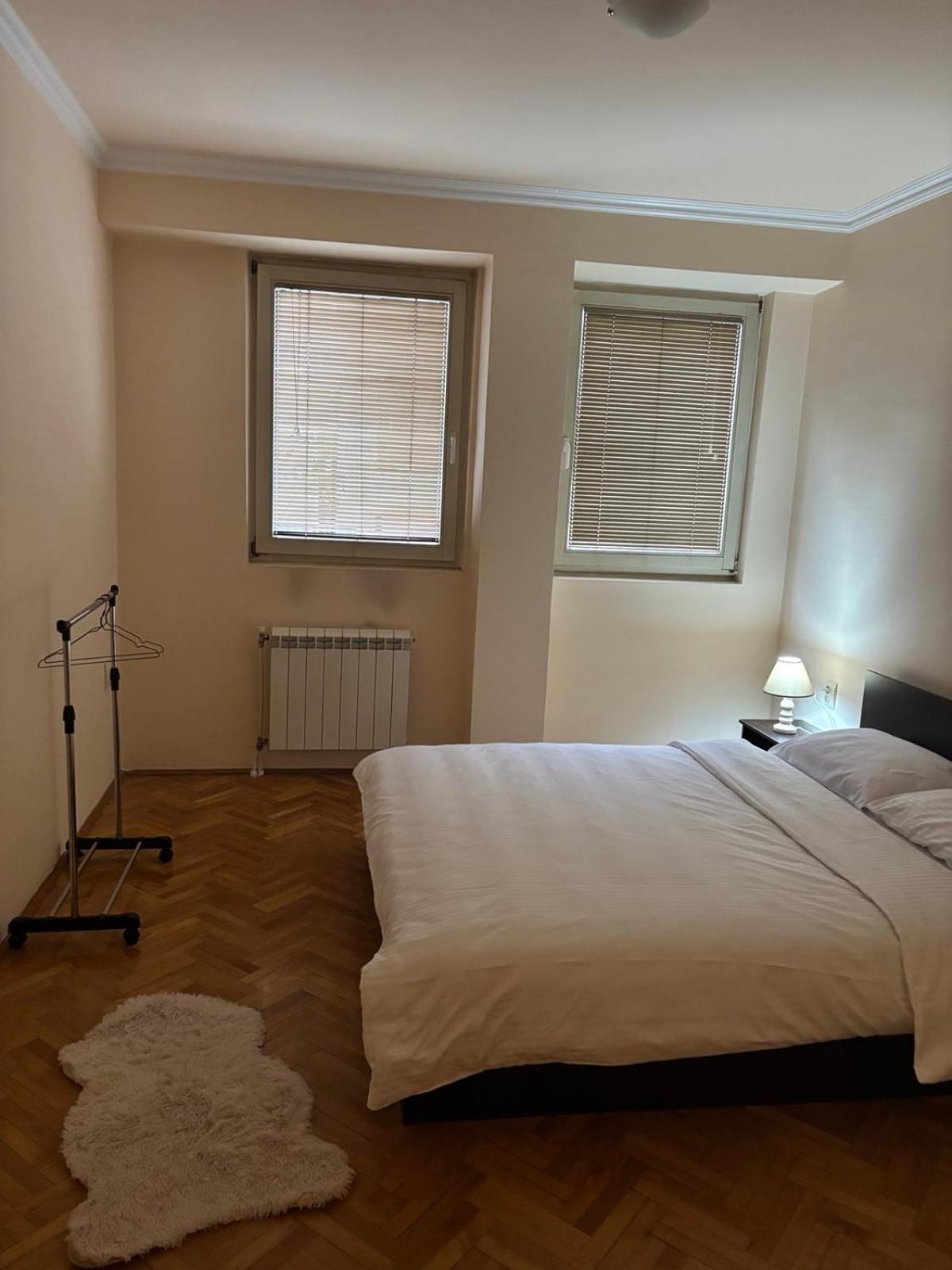 Lovely Square Apartment Purple Velvet Skopje Zimmer foto