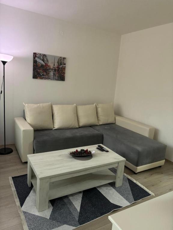 Lovely Square Apartment Purple Velvet Skopje Zimmer foto