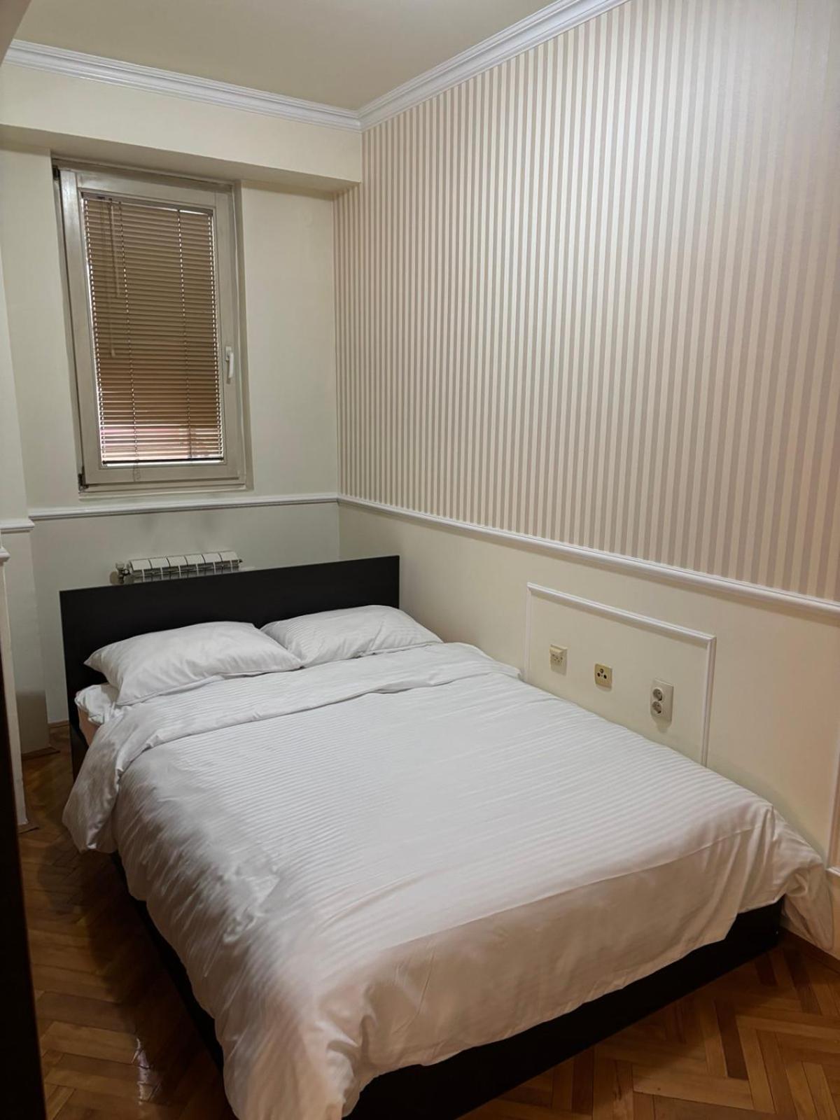 Lovely Square Apartment Purple Velvet Skopje Zimmer foto