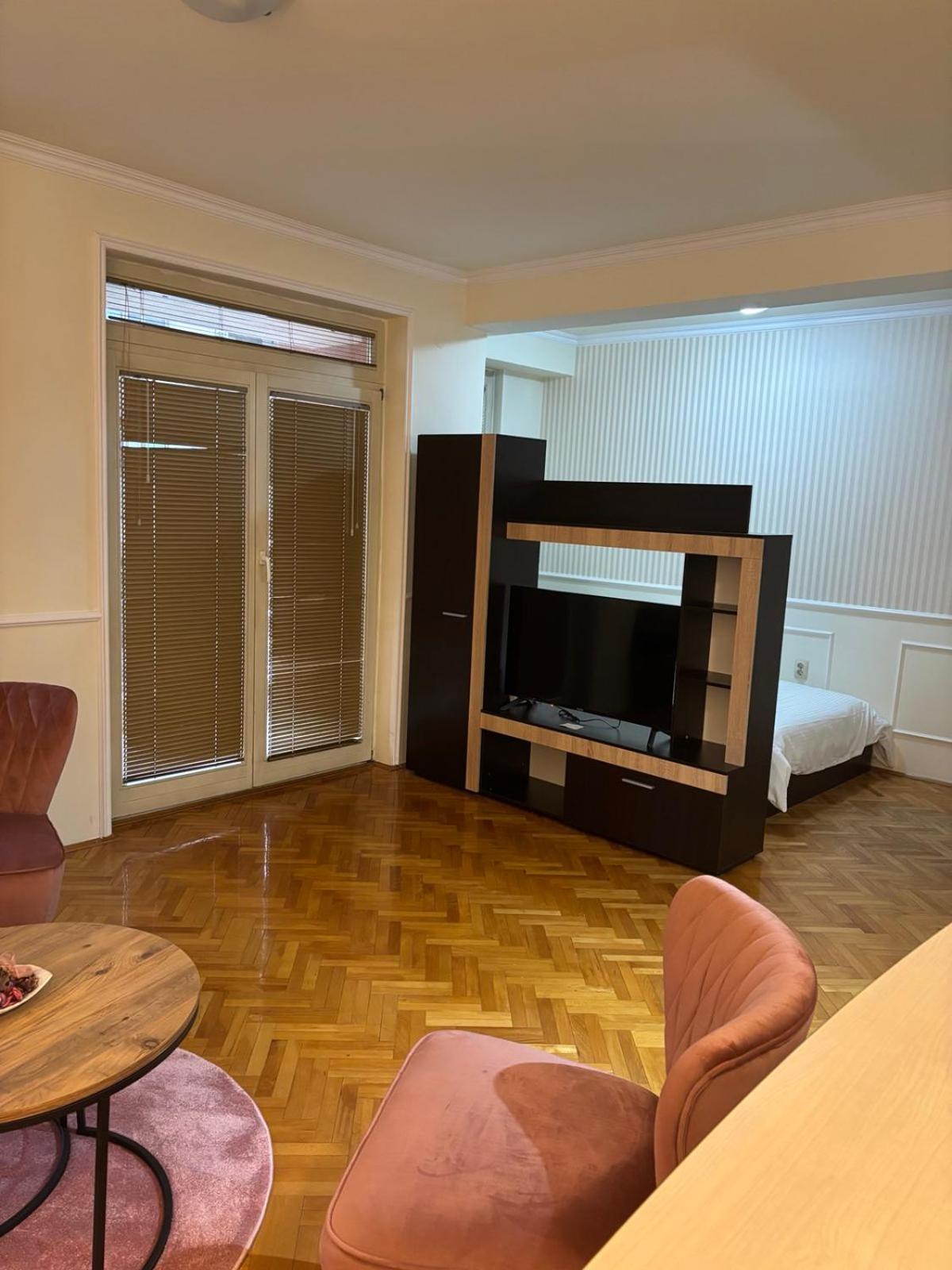 Lovely Square Apartment Purple Velvet Skopje Zimmer foto