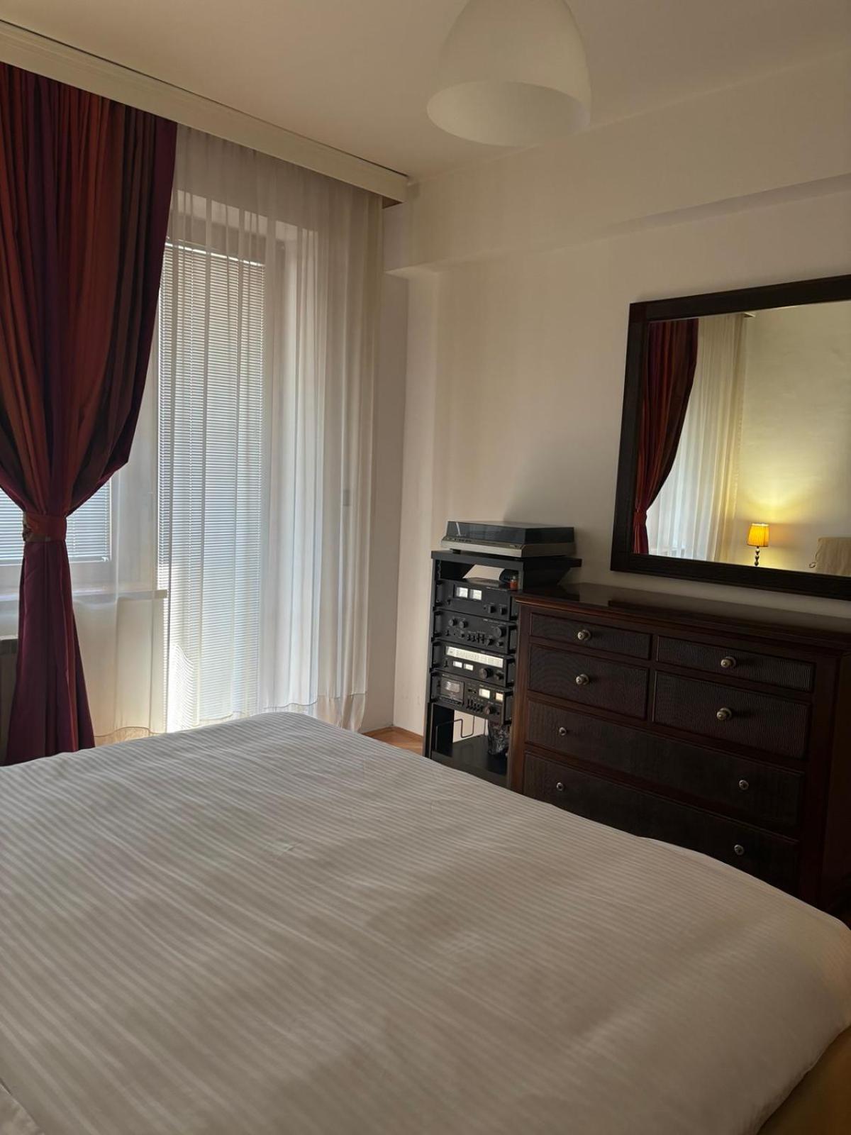 Lovely Square Apartment Purple Velvet Skopje Zimmer foto