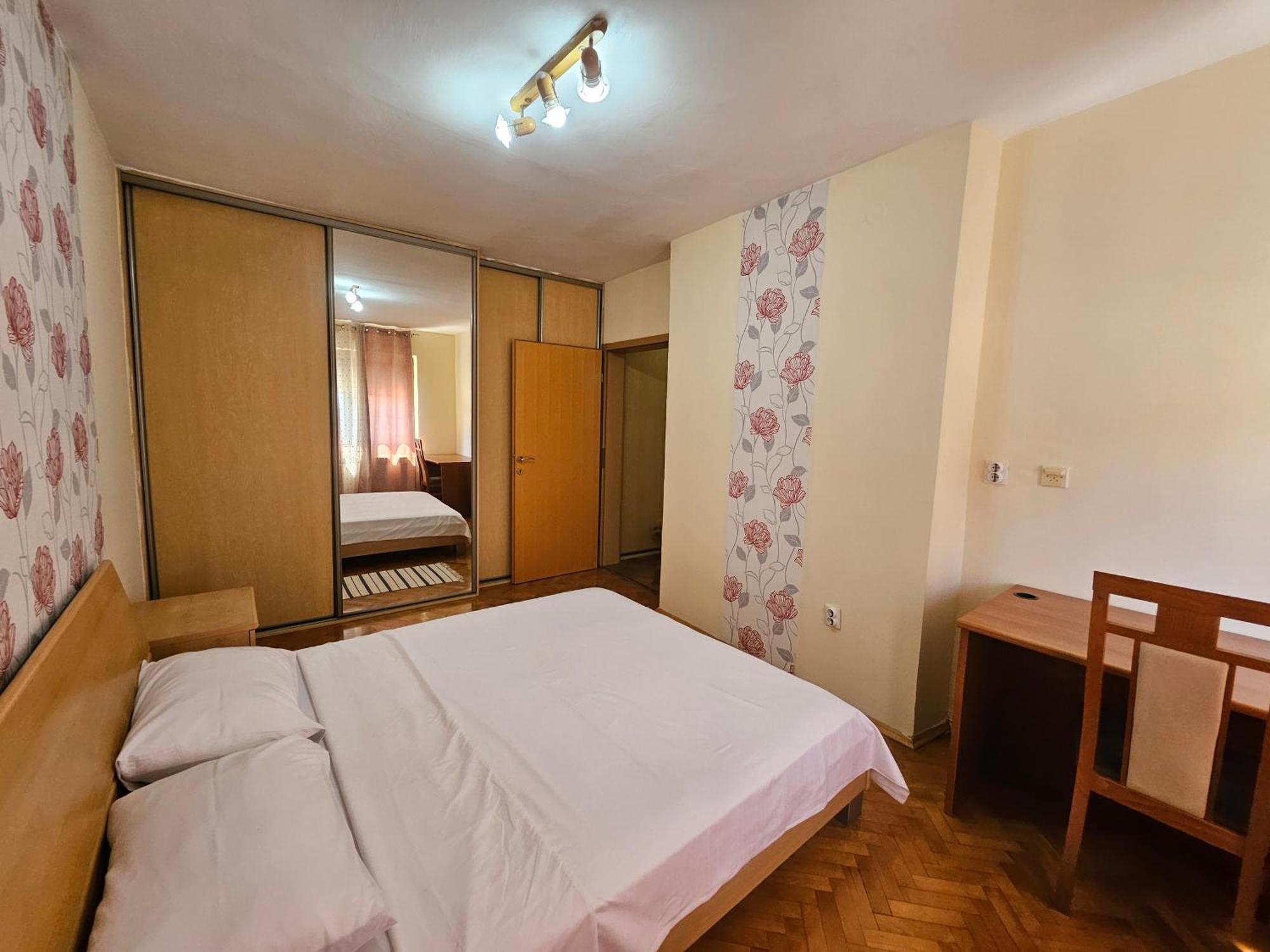 Lovely Square Apartment Purple Velvet Skopje Zimmer foto