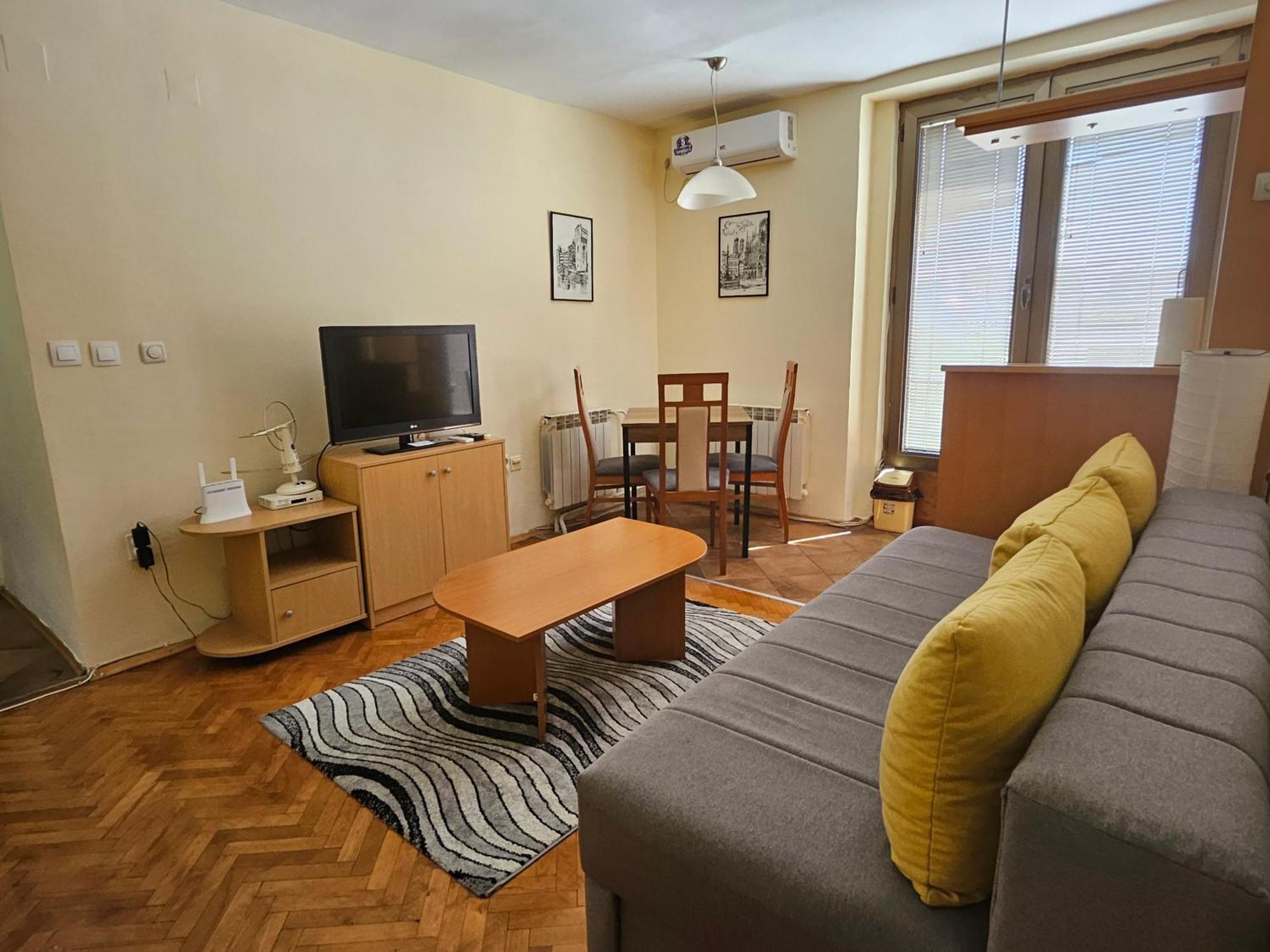 Lovely Square Apartment Purple Velvet Skopje Exterior foto